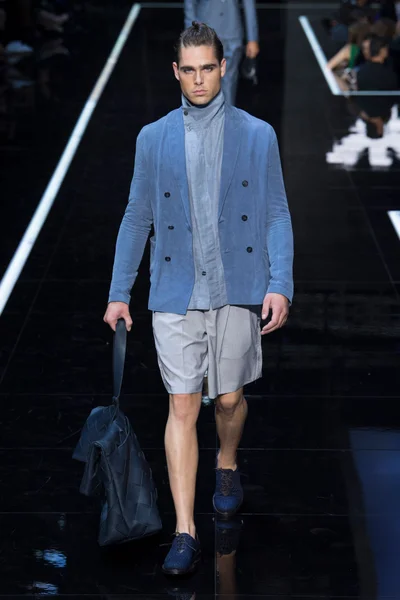 Look 11